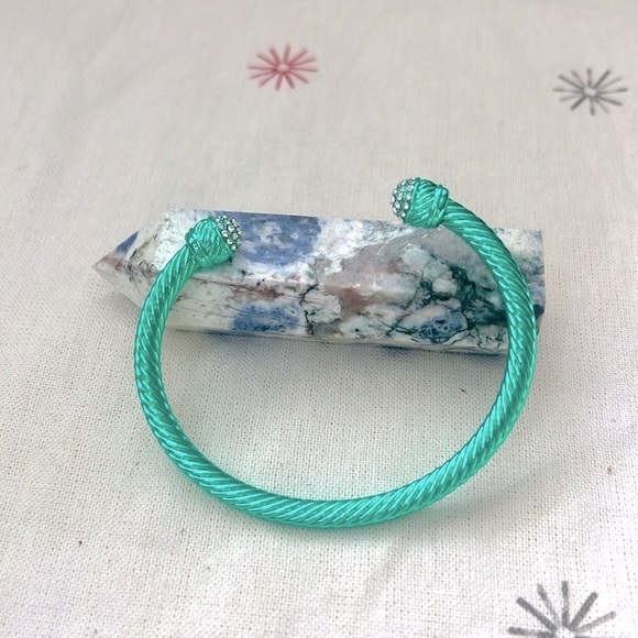 Green Crystal Twisted Cable Bangle Cuff Bracelet - Picture 5 of 9